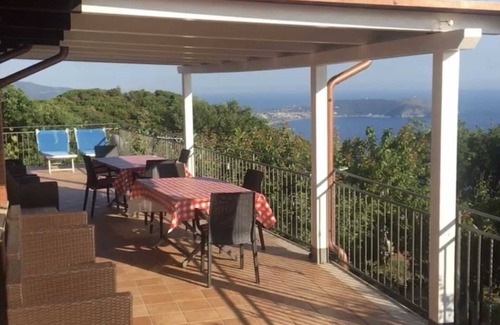 Pisciotta Apartment | Cozy Apartment 'Mimosa' with Ocean View & Wi-Fi Access