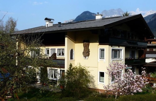 Lofer Apartment | Cozy 1-Bedroom Apartment at Haus Michael with Pool Access