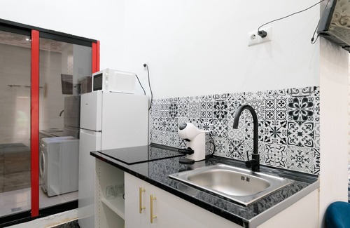 Sant Blai Apartment | Apartment 'Mini Loft' with Balcony, Wi-Fi and Air Conditioning