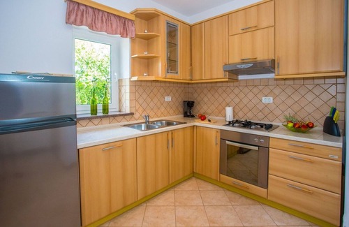 Vosteni Apartment | Exquisite Apartment Mir with Private Pool & Ocean Views