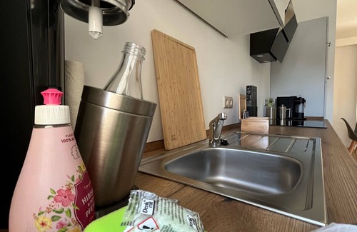 Gohlis-Mitte Apartment | Family-Friendly Apartment with Balcony, Netflix & Parking