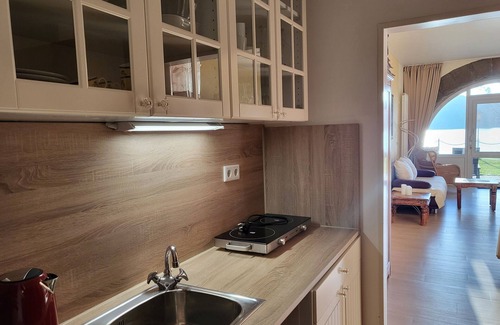 Wamel Apartment | Family-Friendly Apartment with Ocean and Lake Views