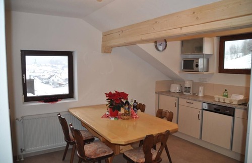 Arnbruck Apartment | Spacious Apartment with Balcony & Kitchen for 6 Guests