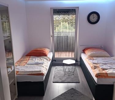 Nordstadt Apartment | Scenic Apartment mit Ausblick: Family-Friendly Retreat