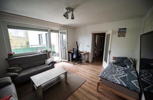 Region Hannover District Apartment | Cozy Apartment with Balcony for Students and Workers