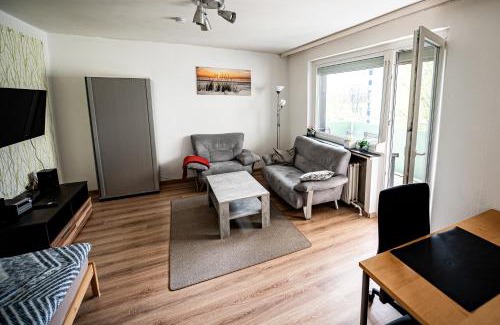 Region Hannover District Apartment | Cozy Apartment with Balcony for Students and Workers