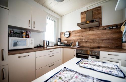 Region Hannover District Apartment | Cozy Apartment with Balcony for Students and Workers