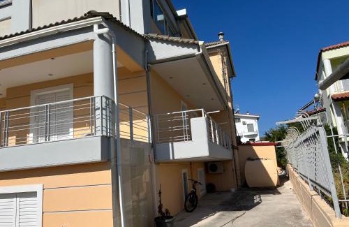 Loutra Oraias Elenis House | Cozy Apartment Mitrou 2: Family-Friendly & Highly Rated Stay
