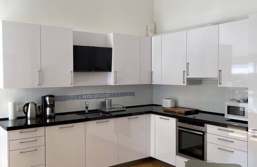 Kleinbeeren Apartment | Top-Rated Apartment with Satisfaction Guarantee & Lake View