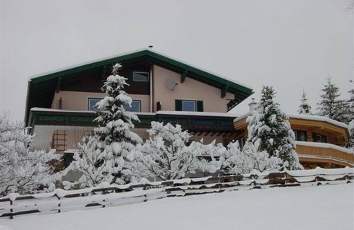 Mariapfarr Apartment | Cozy Apartment "Mitterberg" with Spa & Breakfast Included