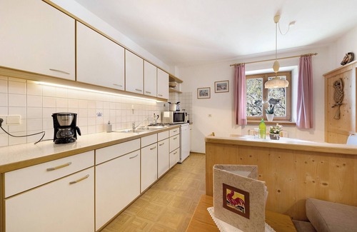 San Genesio Atesino Apartment | Cozy Apartment 'Moar im Rumsein' with Mountain View & Garden