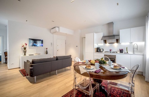 Cannaregio Apartment | Modern Design Apartment with Kitchen & Breakfast Included