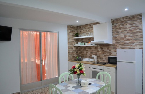 Alicante Apartment | Modern Apartment with Private Bathroom and City Views