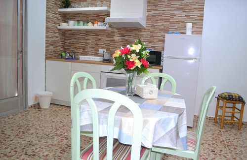 Alicante Apartment | Modern Apartment with Private Bathroom and City Views