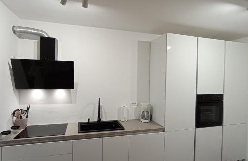 Pjescana Uvala Apartment | Oceanfront Apartment MONAS III - Guest Rated 10/10!
