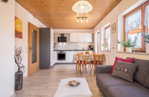 Langenargen Apartment | Inviting Apartment “Monninger” by Lake Constance with Garden