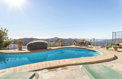 Competa Apartment | Inviting Apartment "Montaña Piscina Vistas" with Pool & Views