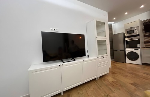 Altozano-Conde Lumiares Apartment | Apartment 'Montaraz' with Wi-Fi and Air Conditioning
