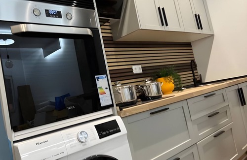 Altozano-Conde Lumiares Apartment | Apartment 'Montaraz' with Wi-Fi and Air Conditioning
