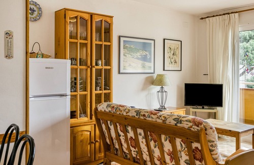 L'Escala Apartment | Relax at Apartment 'Montgo' with Pool and Mountain Views