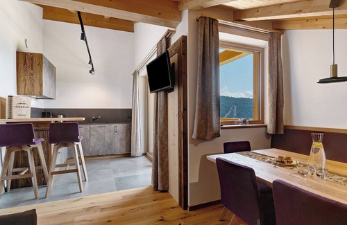 San Genesio Atesino Apartment | Relaxing Apartment 'Moserhof Wohnung Lavendel' with Views