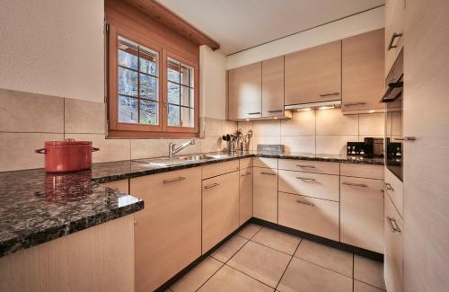 Lauterbrunnen Apartment | Mountain View Apartment: 4-Star Stay with Family-Friendly Perks