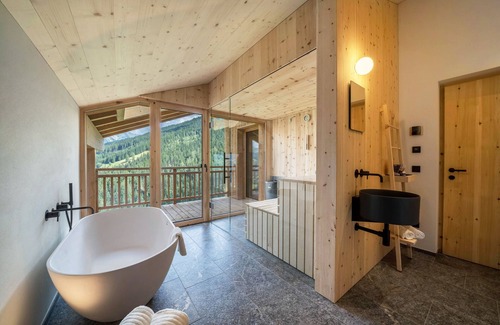 Moso in Passiria Apartment | Mountain View Apartment 'Mucher Josef' with Shared Garden