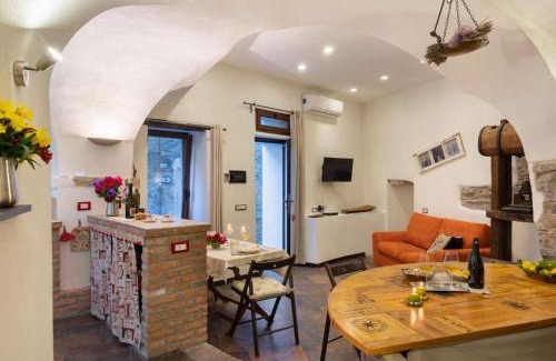 Pietrabruna Apartment | Pet-Friendly Apartment Mulino Rossi - Highly Rated Retreat