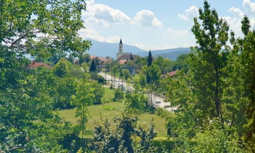 Dreznik Grad Apartment | Exceptional Apartment Murva: 4-Star Stay with Hot Tub