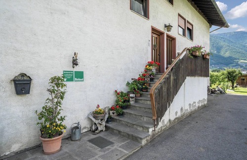Lana Apartment | Inviting Apartment "Mutspitz Leilichhof" with Mountain Views