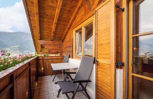 Schenna Apartment | Experience Mutspitz Rainegg: Mountain Views & Wi-Fi Haven