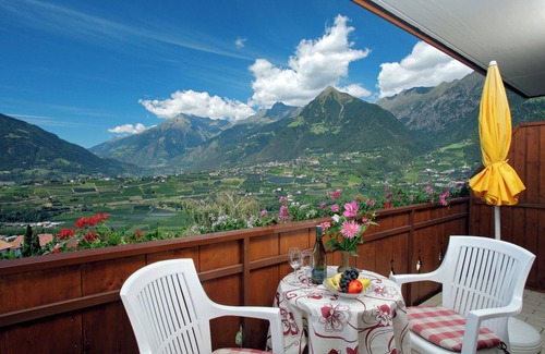 Schenna Apartment | Experience Mutspitz Rainegg: Mountain Views & Wi-Fi Haven