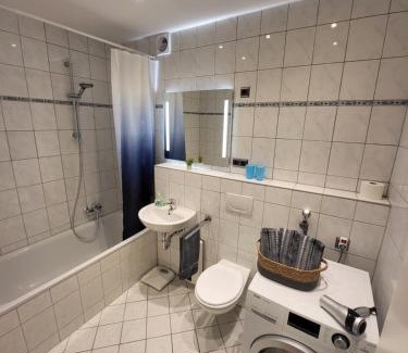 Mittelmeiderich Apartment | Convenient Apartment Near Düsseldorf Messe and Airport