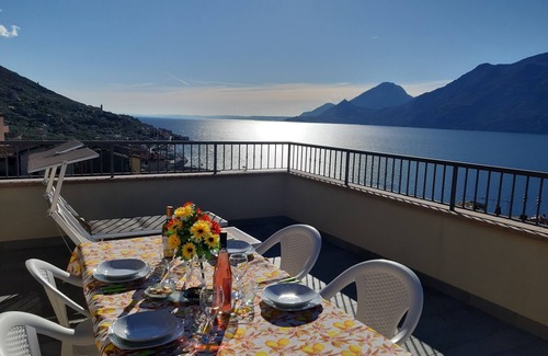 Assenza Apartment | Lake View Apartment Ninfea - Rated 10/10 by Guests