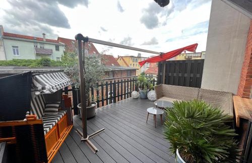 Jena Apartment | Cozy Apartment Napoleon: Ideal Location with Ocean Views