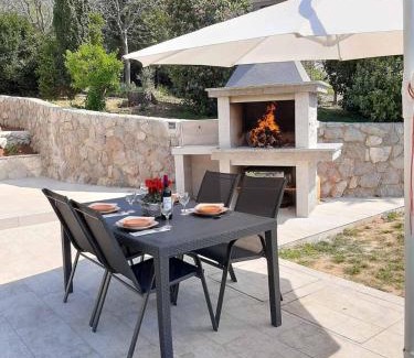 Golovik Apartment | Discover Apartment Natali: Oceanfront Retreat with 9.5/10 Rating