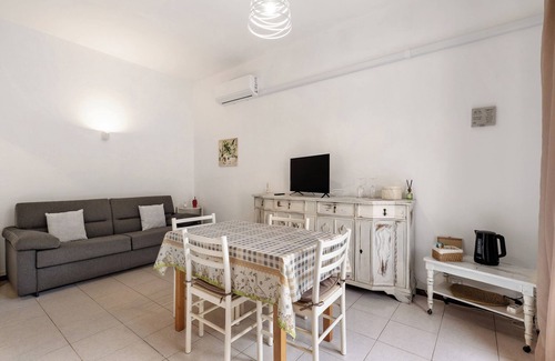 Recco Apartment | Apartment 'Natalina' with Balcony, Wi-Fi and Air Conditioning