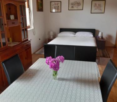 Zagreb Apartment | Guest Favorite: Apartment NATUR with Breakfast & Pet Perks