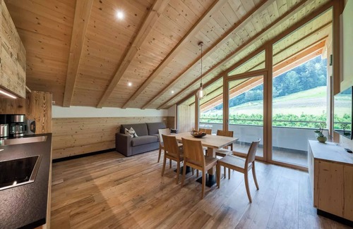 Gudon Apartment | Relaxing Mountain View Apartment with Shared Garden & Wi-Fi