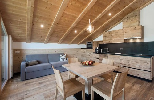 Gudon Apartment | Mountain View Apartment with Shared Garden & Free Wi-Fi