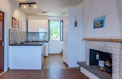 Consiglio di Rumo Apartment | Oceanfront Apartment Nave Blu: Family-Friendly Retreat