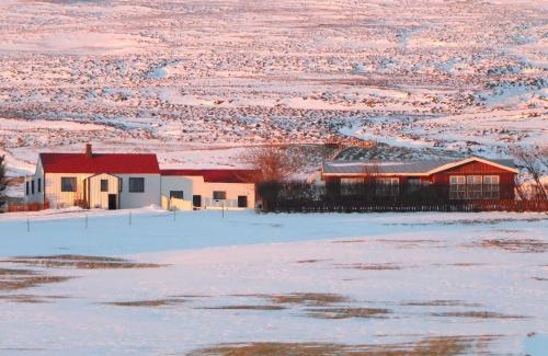 Hvammstangi House | Cozy Apartment Neðra-Vatnshorn: Breakfast & Family-Friendly