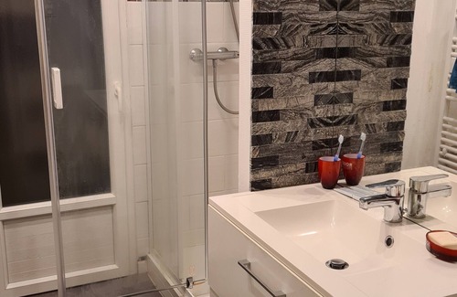 Guingamp Apartment | Prime Apartment Near Guingamp Station - 10/10 Rated Stay