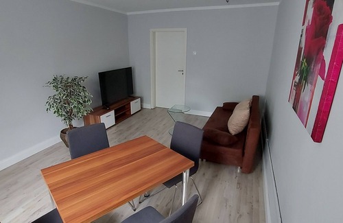 Region Hannover District Apartment | Ideal Apartment near Lesch with Pool & Family Amenities