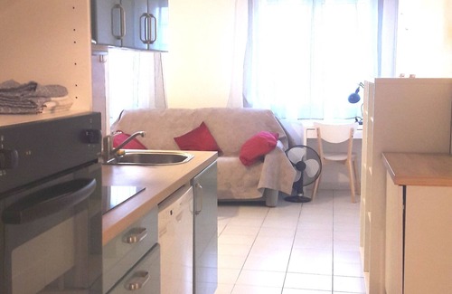 Saint-Martin Apartment | Convenient Apartment near Saint Roch Station & Historic Center