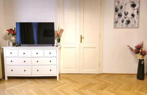 Funfhaus Apartment | Apartment near Schönbrunn Palace