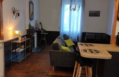 Morlaix House | Convenient Apartment Near City Center with Pet-Friendly Amenities