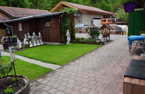 Hammersbach Apartment | Cozy Apartment Nestled by the Forest with Pool & Spa