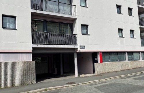 Laval Apartment | Apartment near train station and town center