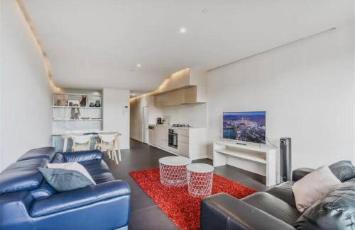 City West Apartment | Idyllic Hotel by Lake Burley Griffin and ANU - Rated 8.7/10
